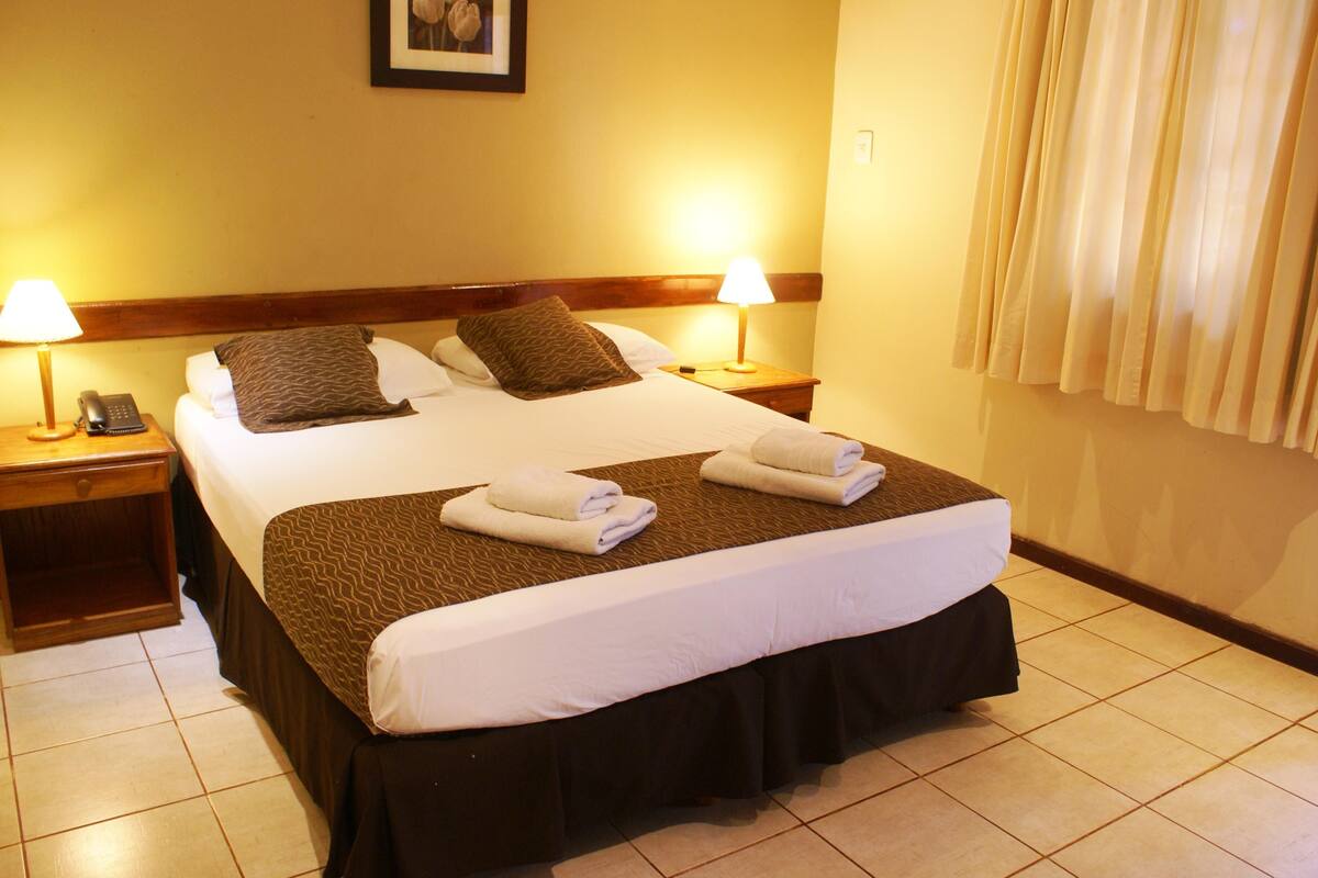 In-room safe, cribs (free), bed sheets