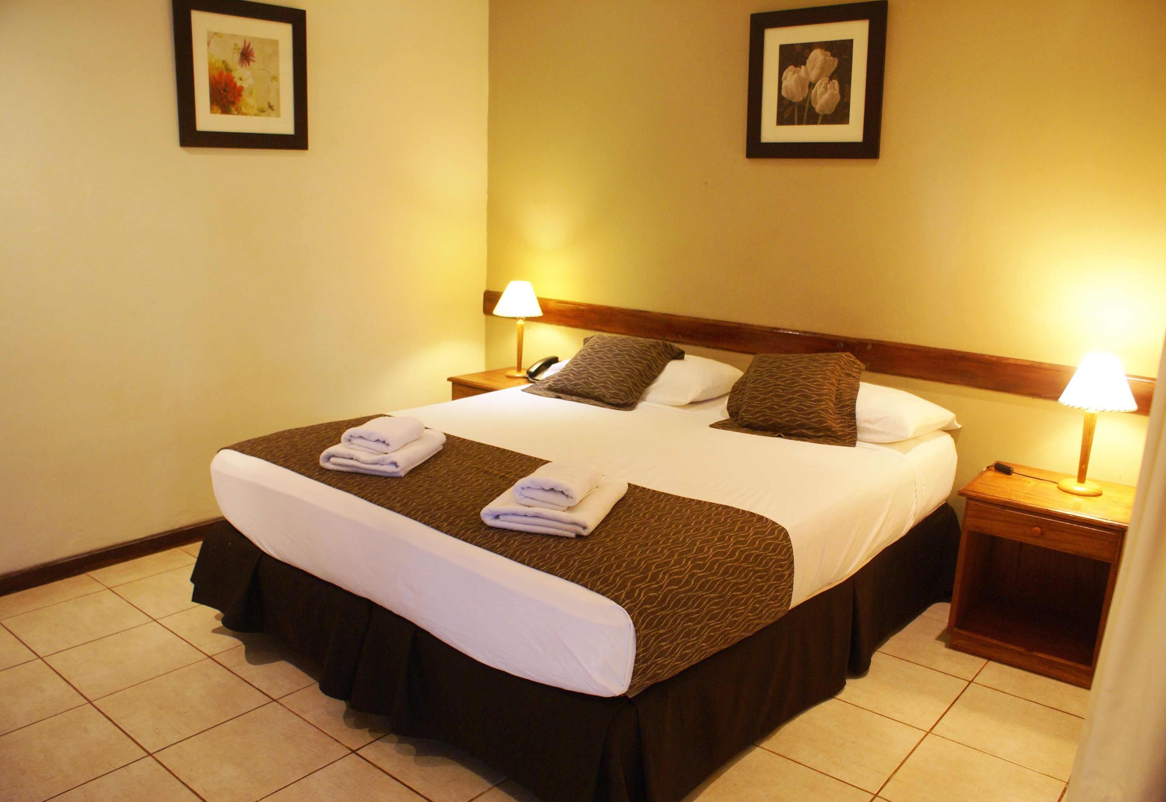 Caja de seguridad en la habitación, cunas gratuitas y ropa de cama 