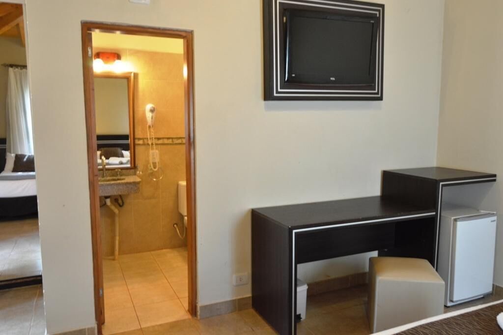 Caja de seguridad en la habitación, cunas gratuitas y ropa de cama 