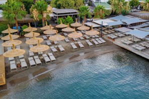 Private beach, free beach cabanas, beach umbrellas, beach towels - Costa Farilya Special Class Hotel Bodrum - Special Class (Bodrum)