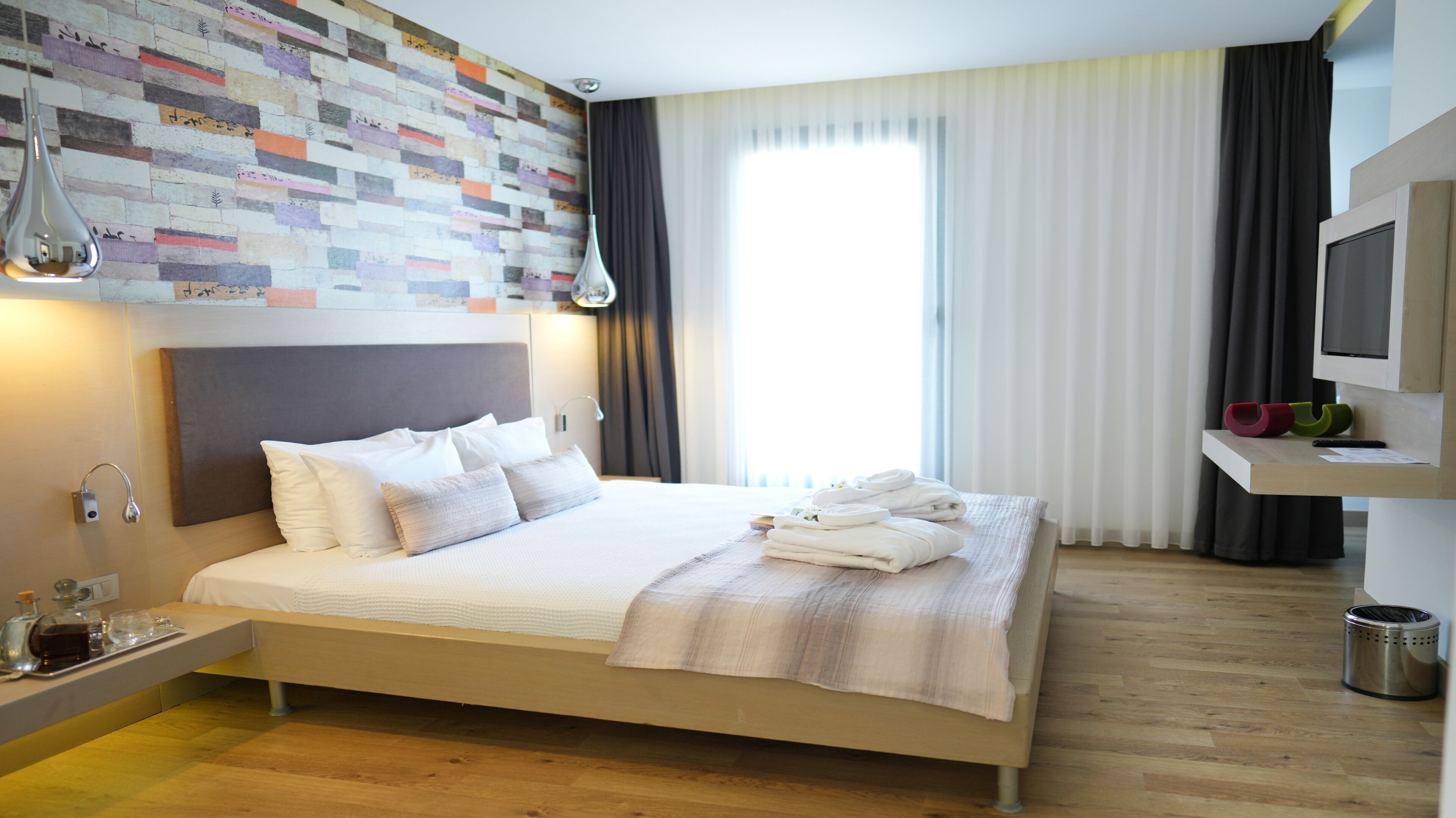 Comfort Room  | Seprai premium, minibar gratis, brankas, dan tirai kedap cahaya