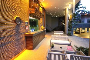 مواقف سيارات مجانية