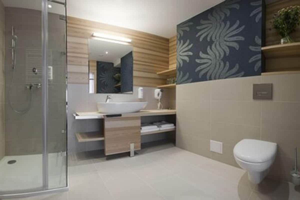 shower, free toiletries, hair dryer, bathrobes