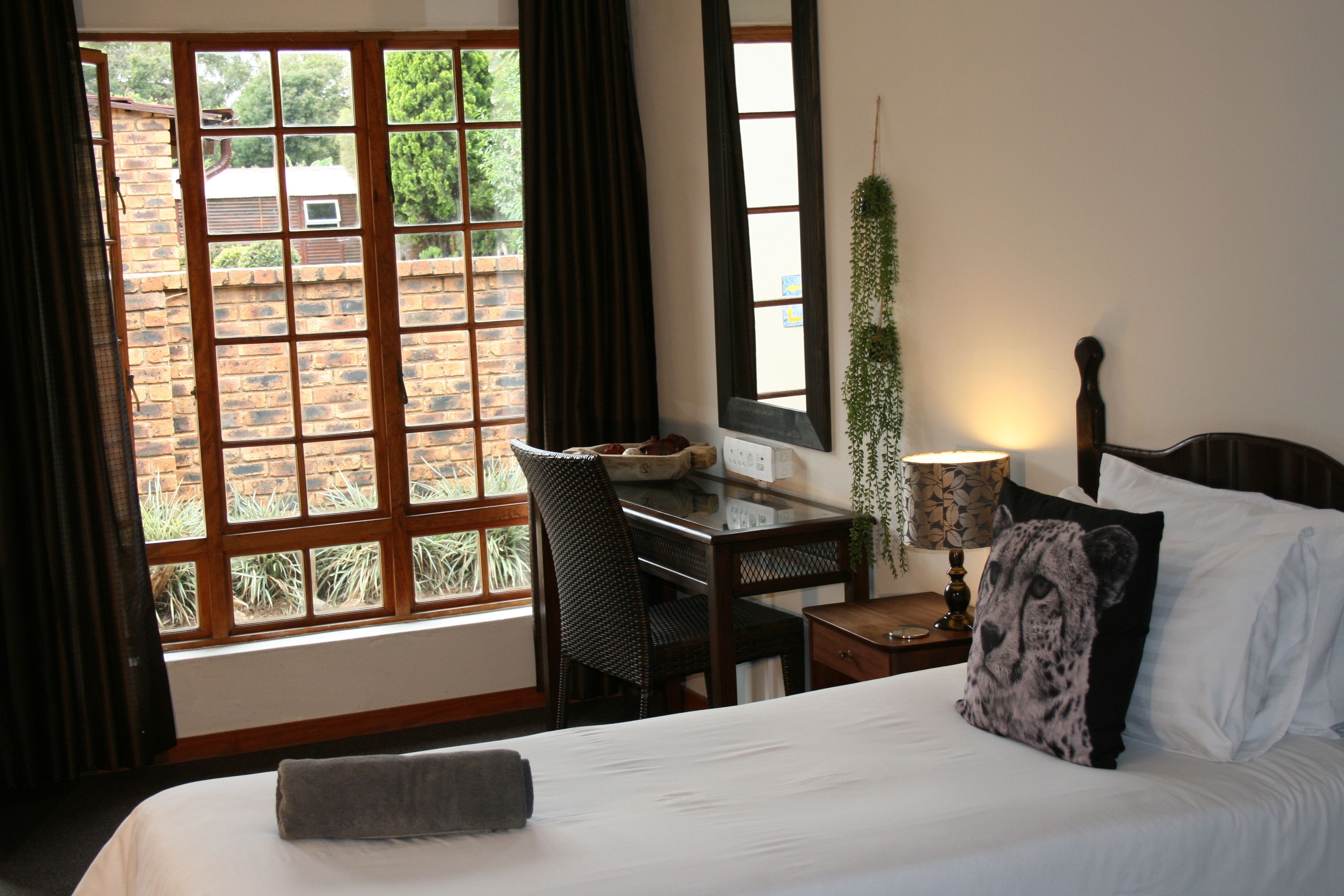 Standard Twin Room, 2 Single Beds | In-room safe, individually decorated, individually furnished, desk