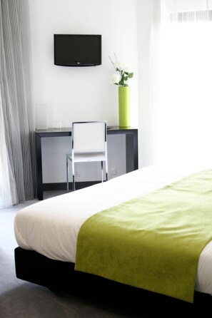 Minibar, in-room safe, free WiFi