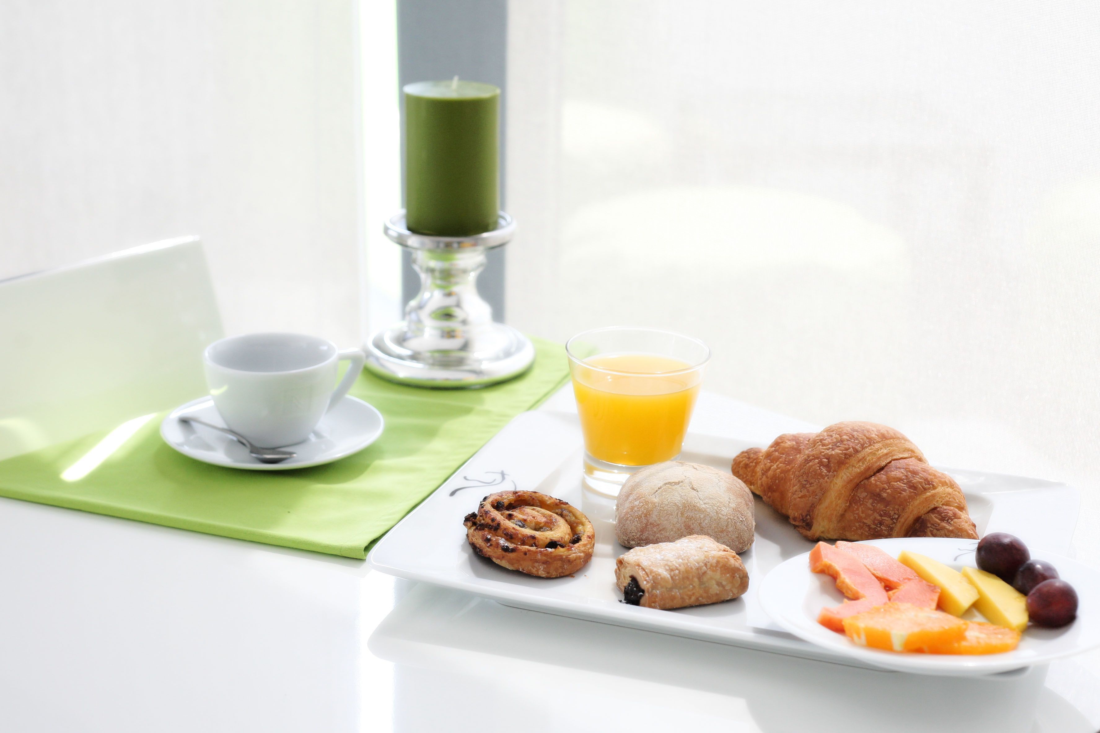 daily buffet breakfast for a fee