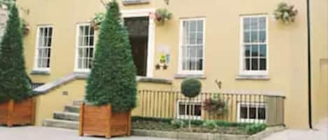 المنشأة من الخارج