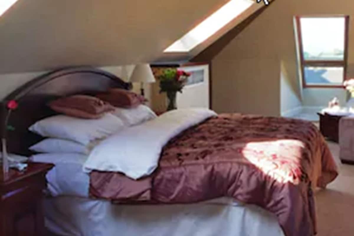 in-room safe, desk, iron/ironing board, free wifi