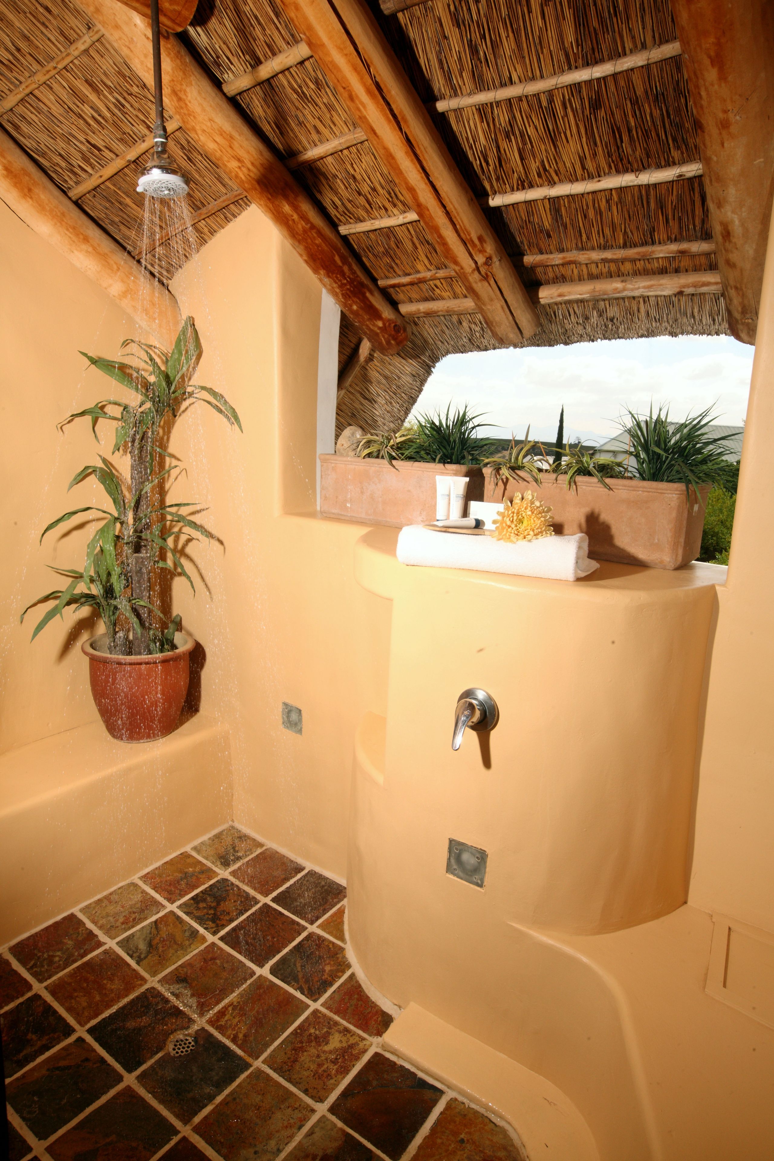 Shower, rainfall showerhead, free toiletries, hair dryer