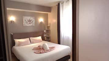 Comfort Double Room, Private Bathroom, Air Conditioning | Premium bedding, desk, blackout curtains, iron/ironing board