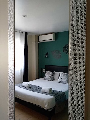 Premium bedding, desk, blackout curtains, iron/ironing board - Hôtel Astoria (Carcassonne)