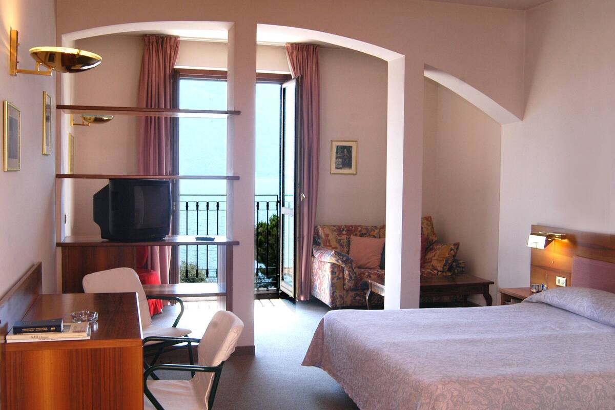 Coffre-fort, bureau, Wi-Fi, literie fournie