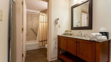 免費盥洗用品、吹風機、毛巾、肥皂