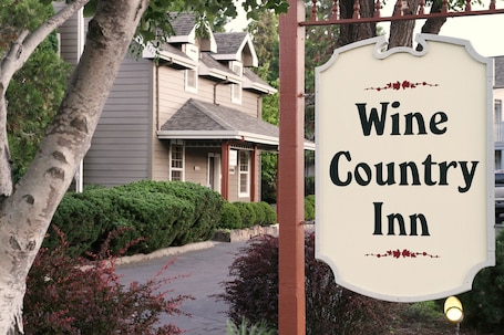 Exterior. Wine Country Inn