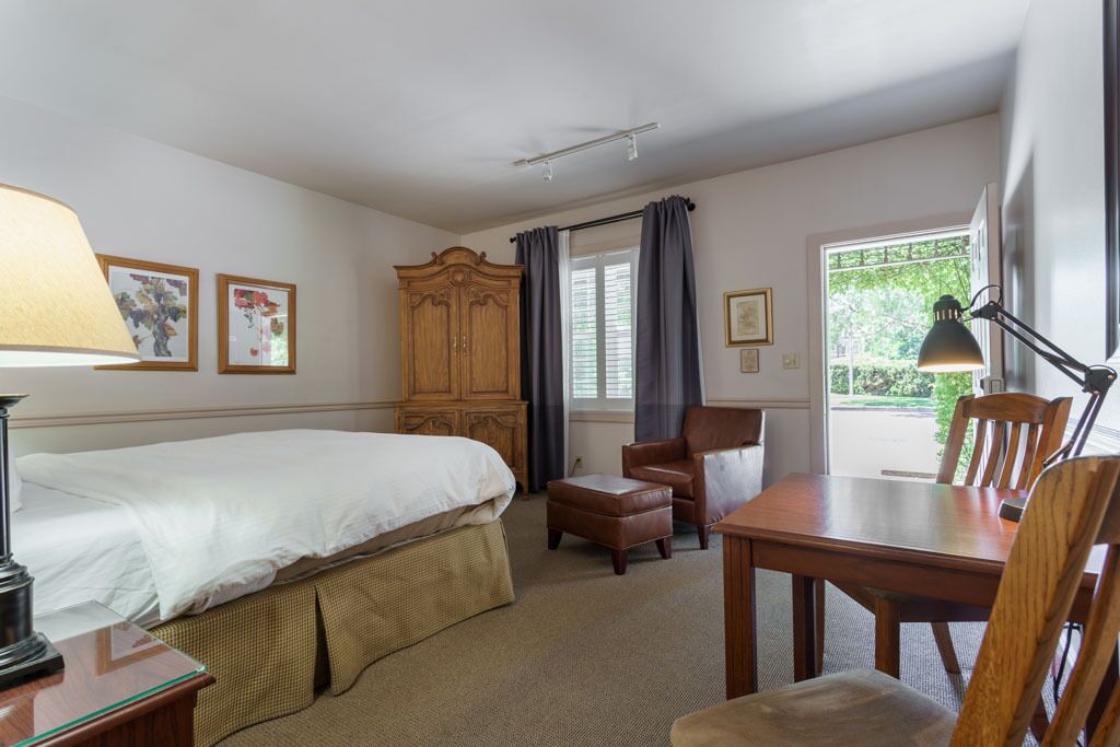 Accessible King Room | Pillowtop-Betten, Schreibtisch, laptopgeeigneter Arbeitsplatz