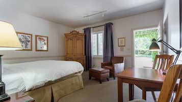 Accessible King Room | 舒適加層、書桌、筆電工作空間、熨斗/熨衣板