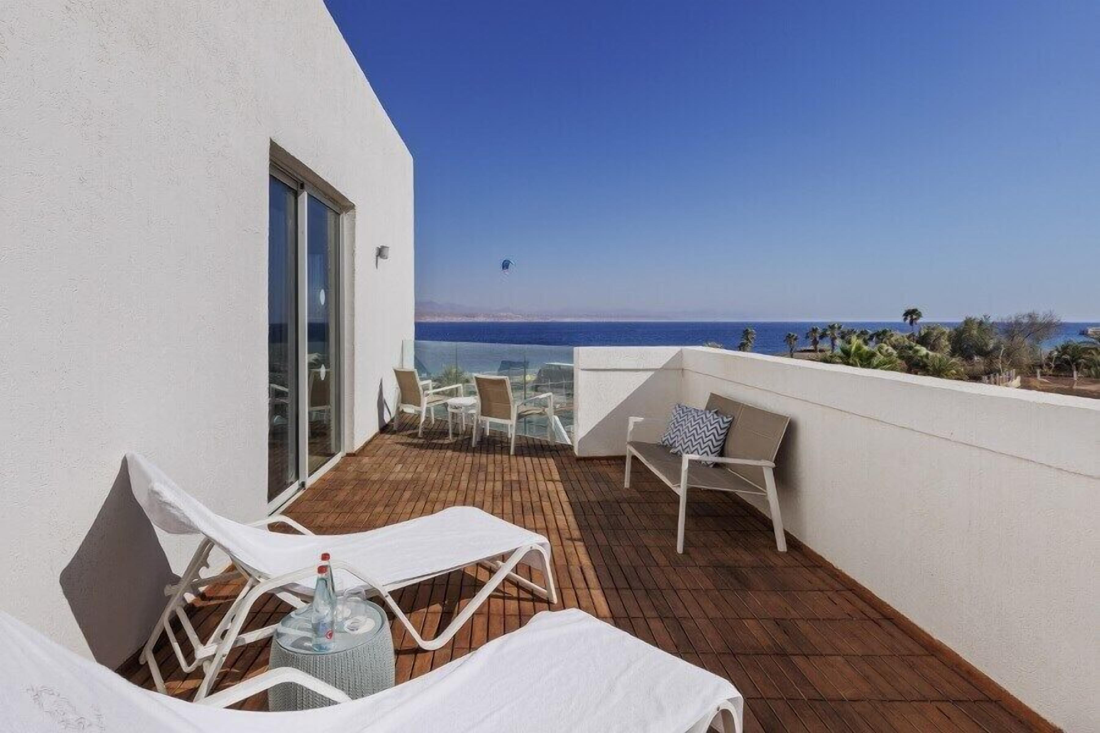 junior suite | 1 bedroom, minibar, in-room safe, desk