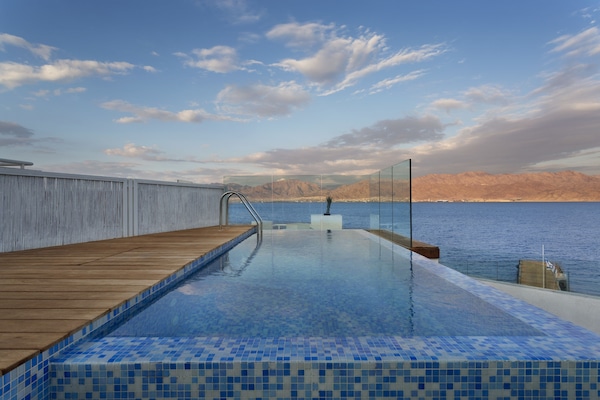 Reef Suite | 1 camera, minibar, una cassaforte in camera, una scrivania