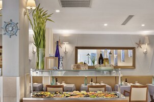 Breakfast, lunch and dinner served