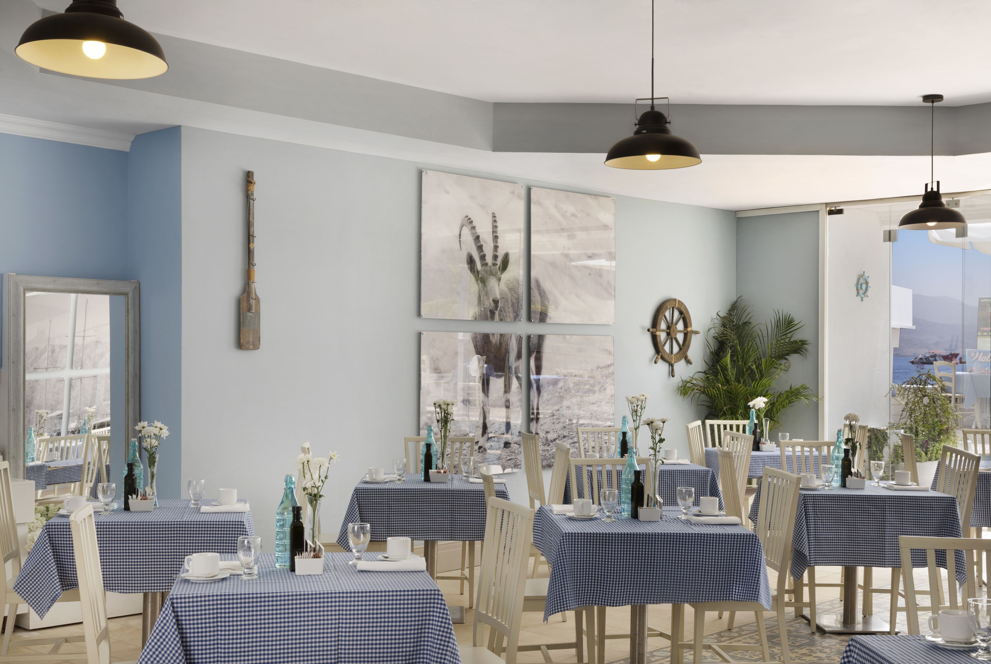 breakfast, lunch and dinner served