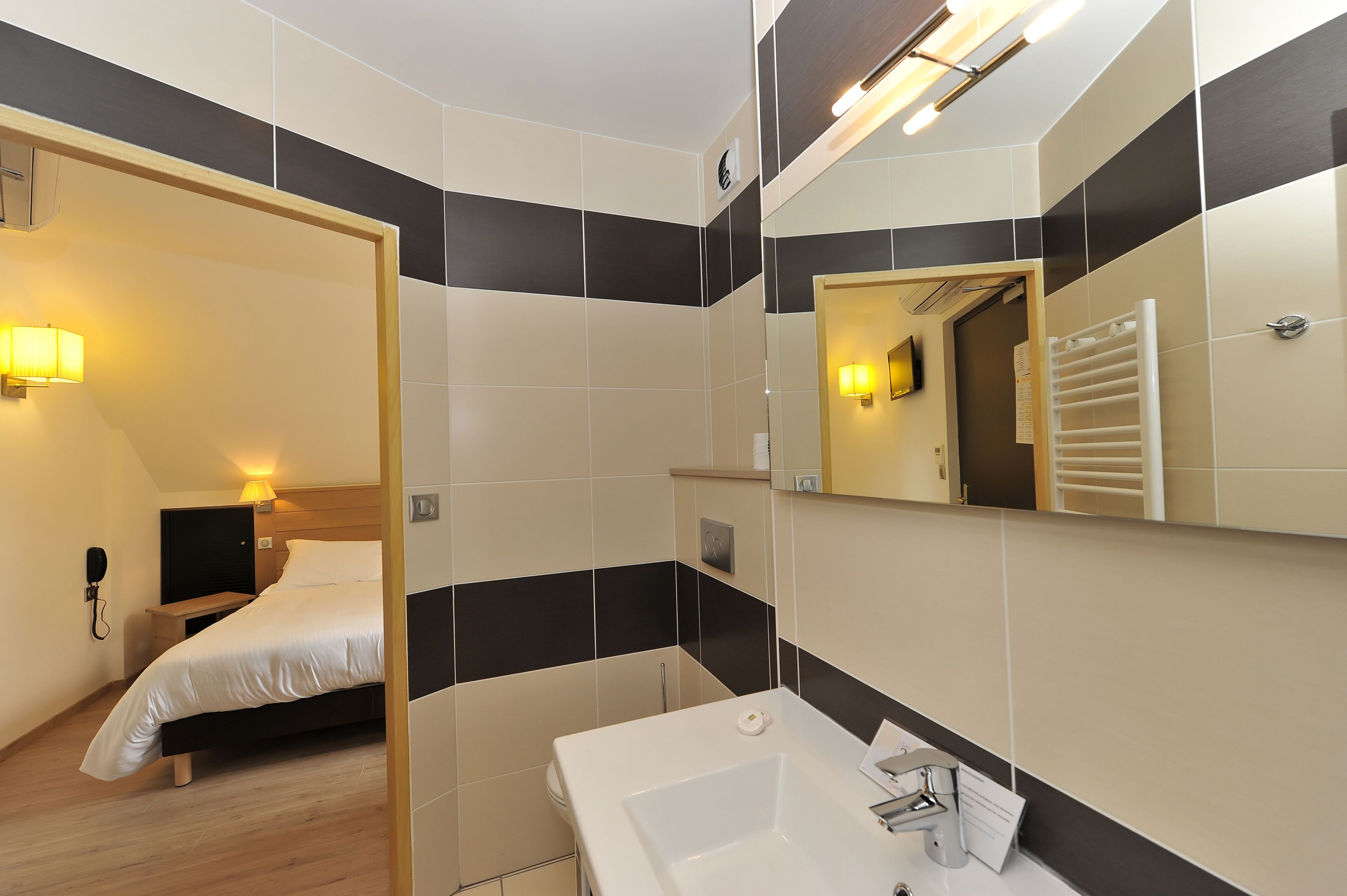 comfort double room, air conditioning, city view | 1 bedroom, desk, laptop workspace, soundproofing