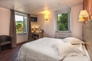 Escritorio y espacio para trabajar con laptop 