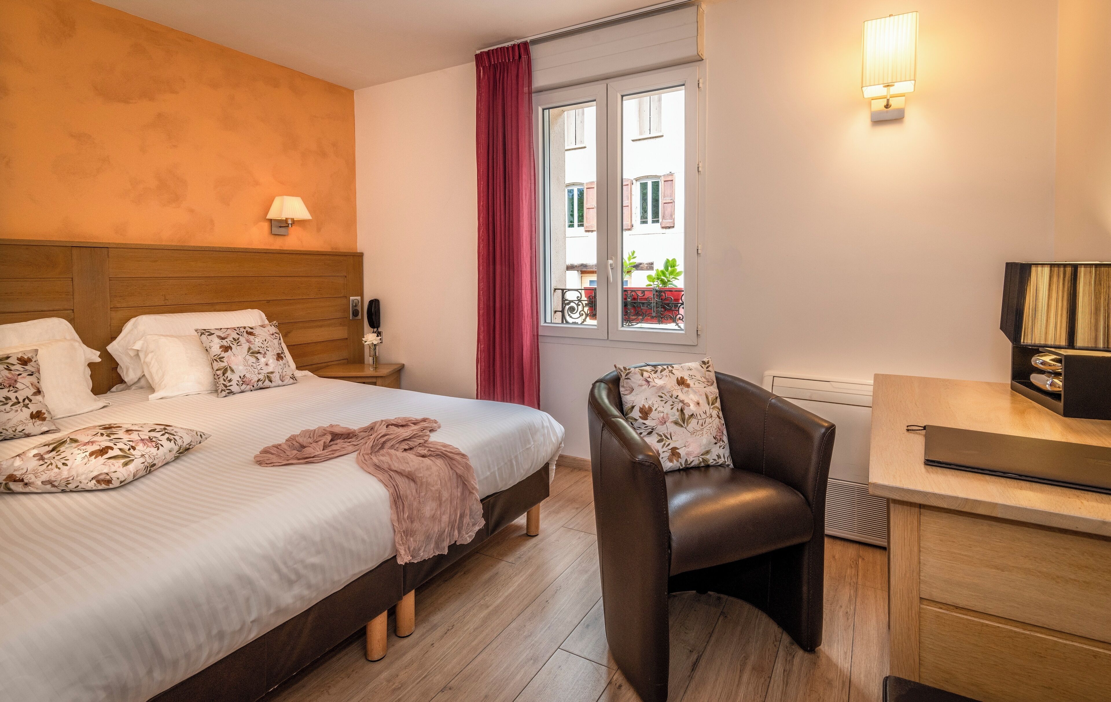 Comfort Double Room, Air conditioning, City View | Desk, laptop workspace, soundproofing, iron/ironing board