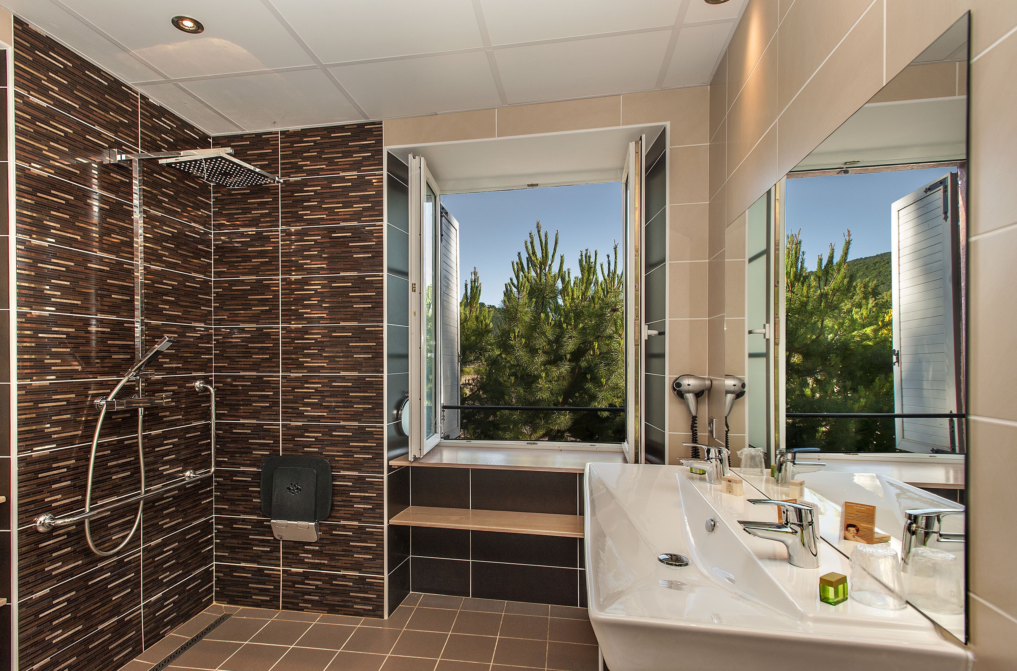 comfort double room, mobility accessible, air conditioning | bathroom | shower, free toiletries, towels, soap