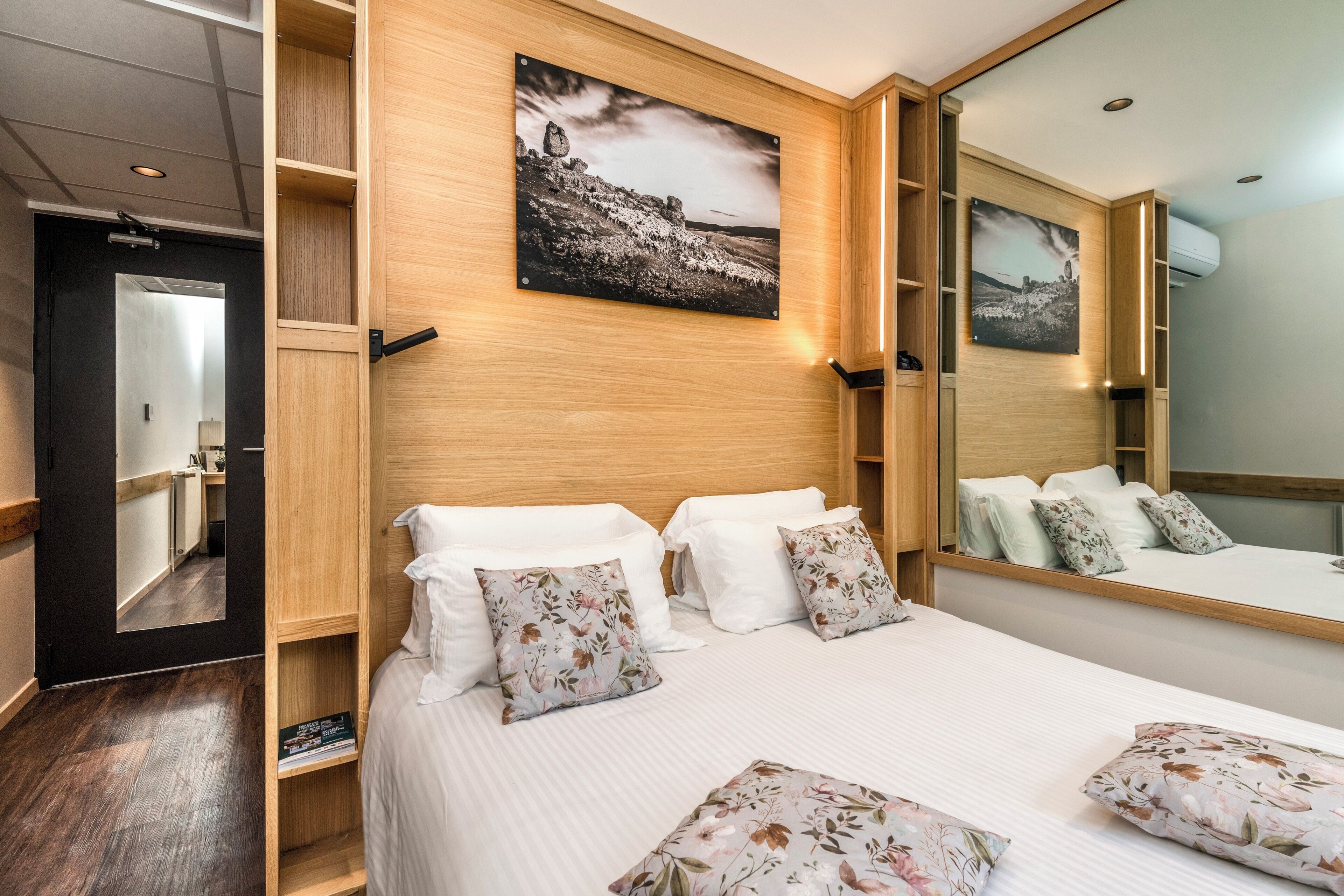 Superior Room, Balcony, River View | Meja, ruang kerja komputer riba, kalis bunyi, seterika/papan seterika 
