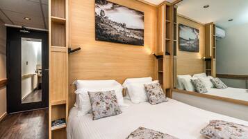 Superior Room, Balcony, River View | Meja, ruang kerja komputer riba, kalis bunyi, seterika/papan seterika
