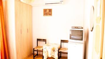 Chambre Double | Bureau, rideaux occultants, Wi-Fi gratuit, draps fournis