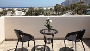 Studio | Balcony view - Sweet Heart Studio - Apartments (Santorini)