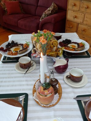 Tägliches Frühstücksbuffet gegen Gebühr