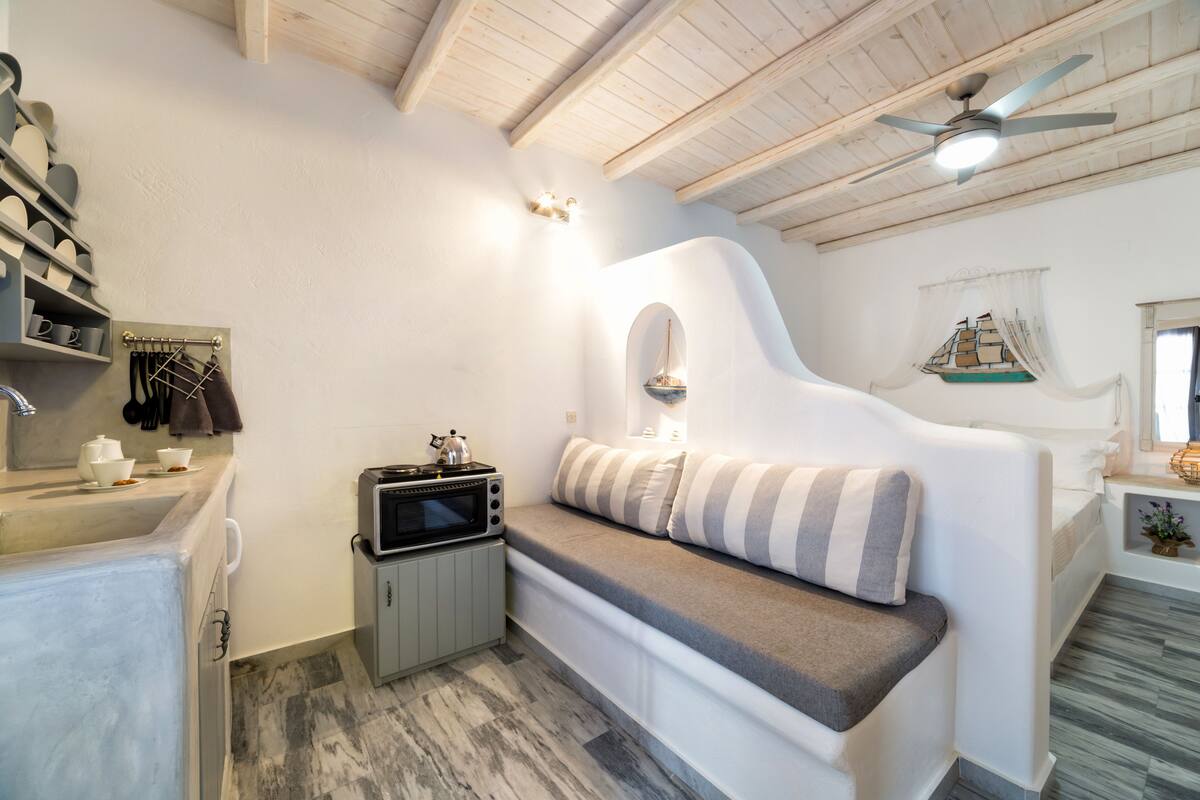 studio suite, partial sea view | 1 bedroom, premium bedding, pillow-top beds, in-room safe