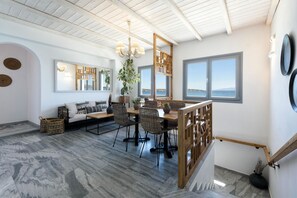 Lobby sitting area - Blue Waves Suites & Apartments To Kyma (Paros)