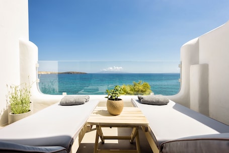 Suíte estúdio, vista para o mar | Sacada. Blue Waves Suites & Apartments To Kyma