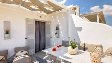 Suite Studio, vue partielle sur la mer | Balcon