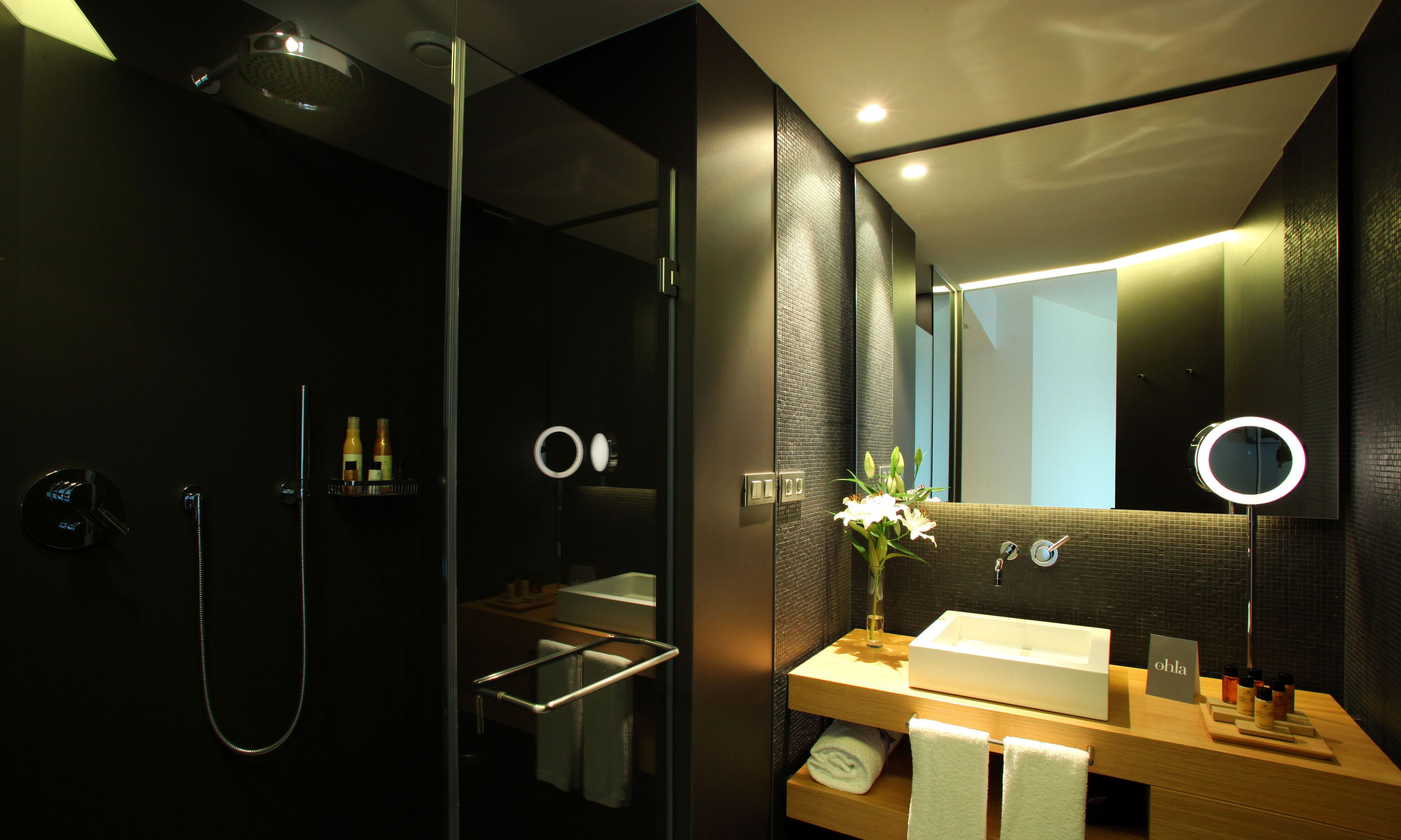 standard room | bathroom | designer toiletries, hair dryer, bathrobes, slippers