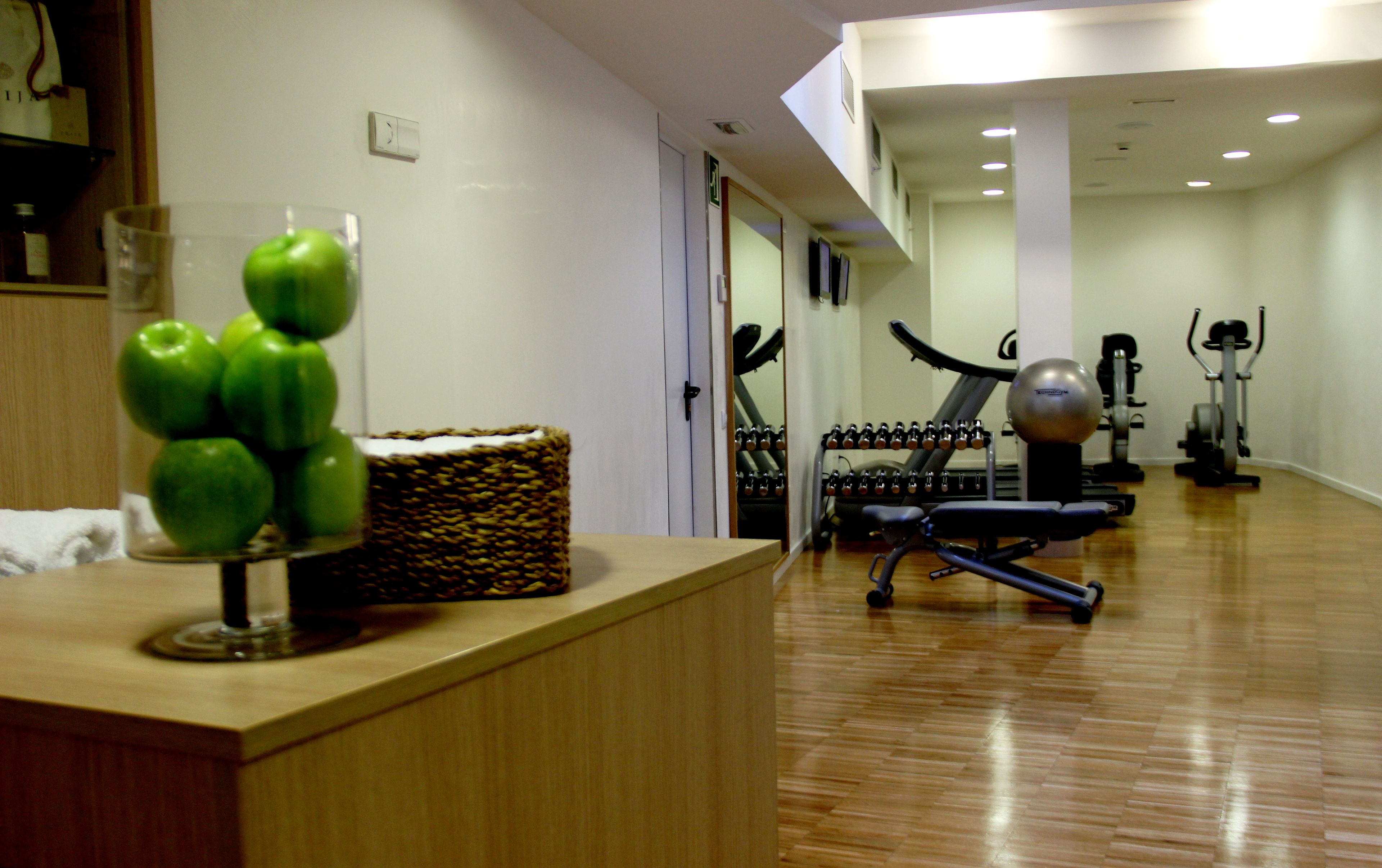 sauna, body treatments, facials, 1 treatment room