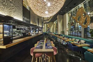 2 Restaurants; Mittagessen und Abendessen werden serviert