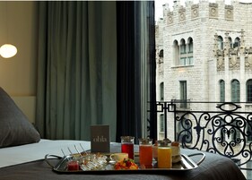 Egyptian cotton sheets, premium bedding, down comforters, minibar