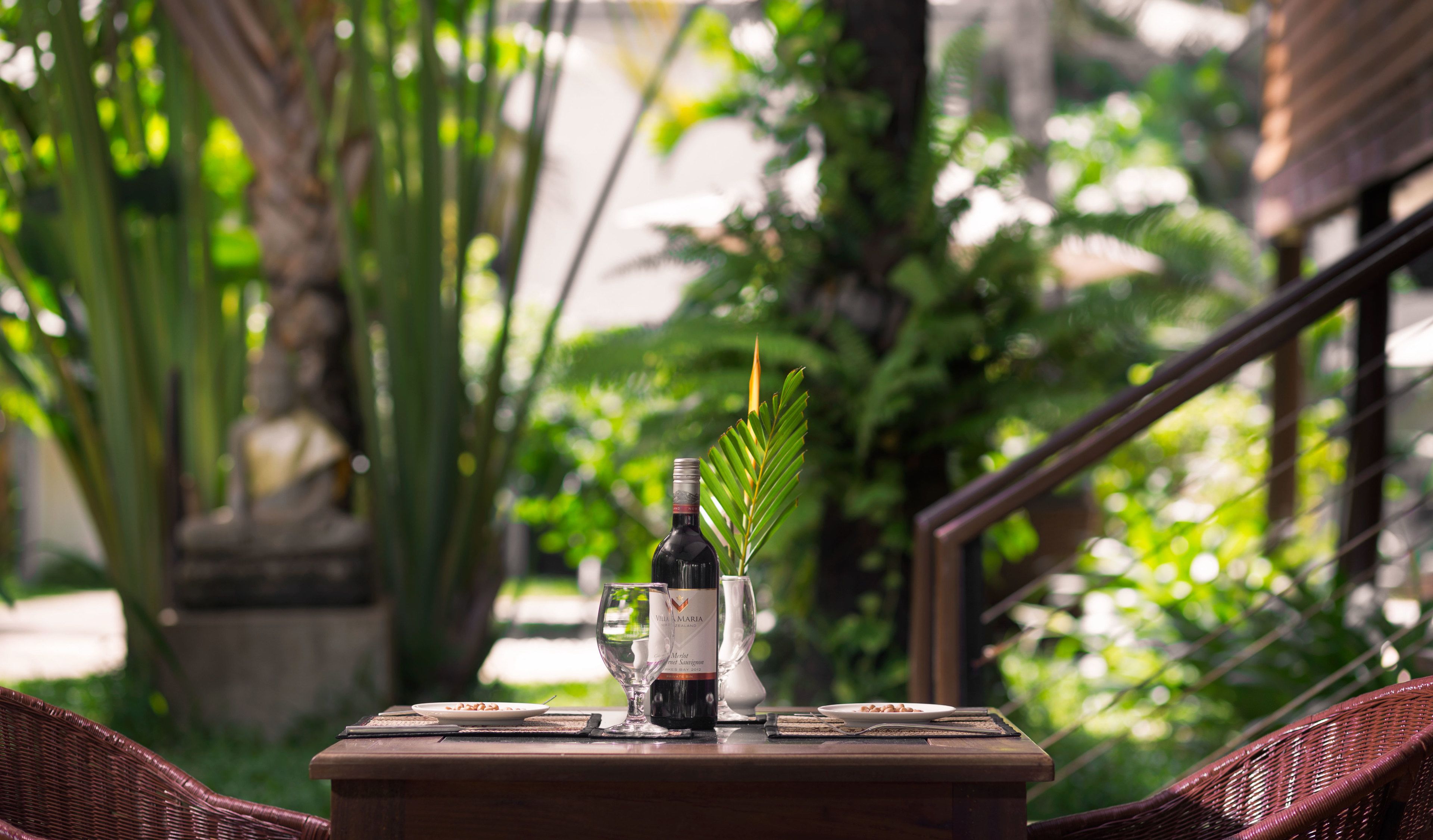 breakfast, lunch, dinner served; international cuisine, pool views