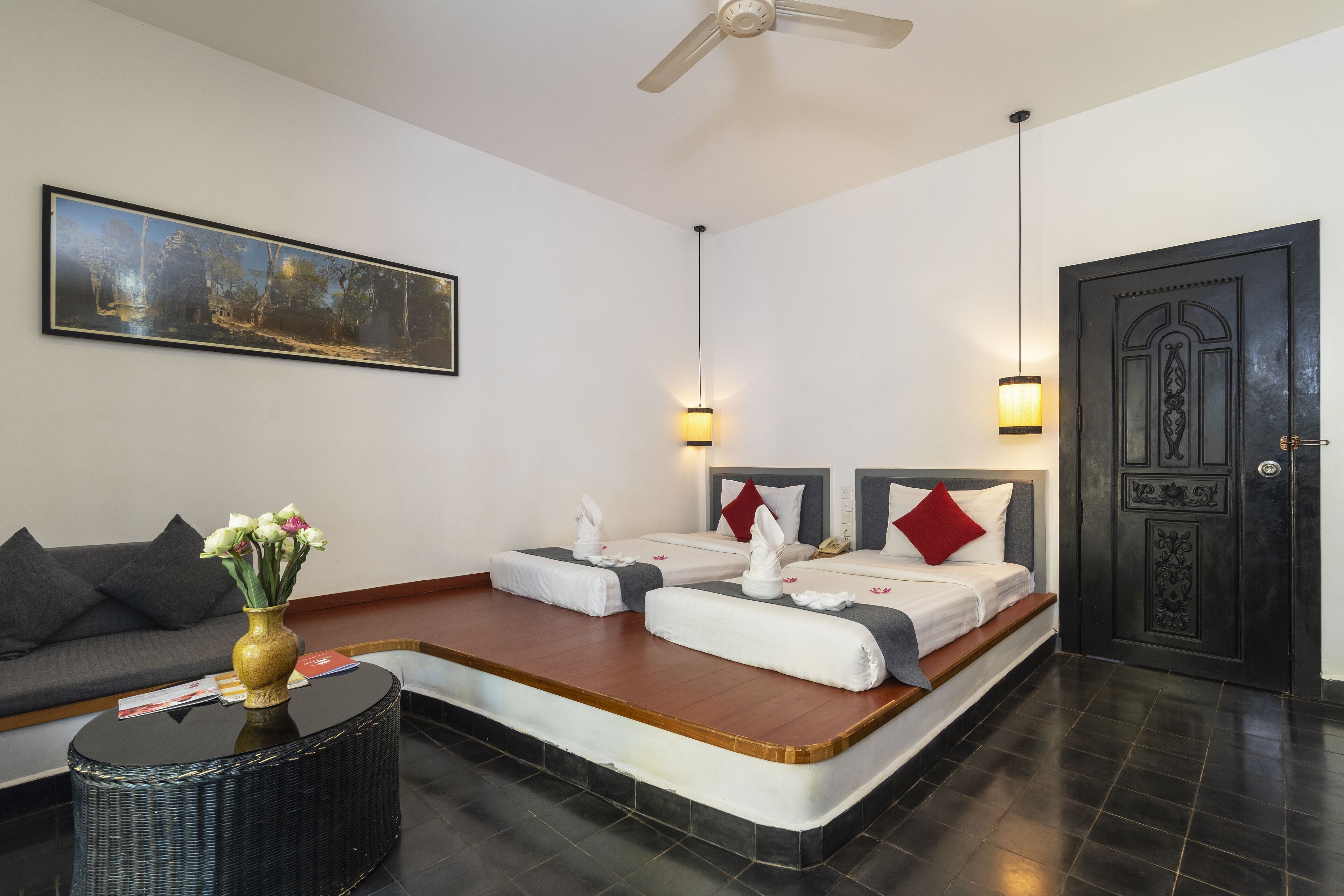 deluxe twin with balcony | 1 bedroom, minibar, in-room safe, individually decorated