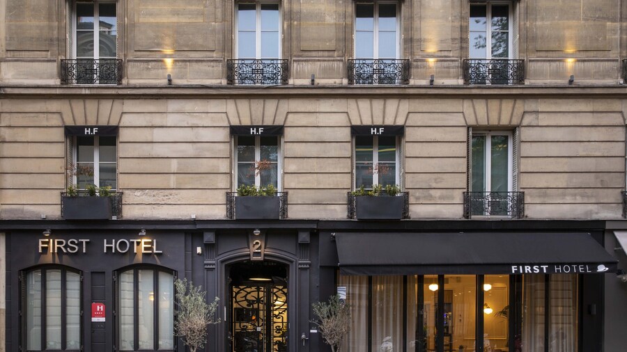 First Hotel Paris Tour Eiffel