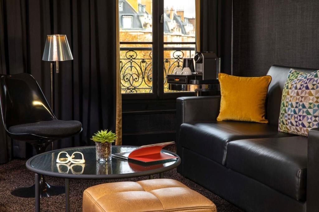 Suite (Eiffel ) | Luxe beddengoed, een kluis op de kamer, een bureau