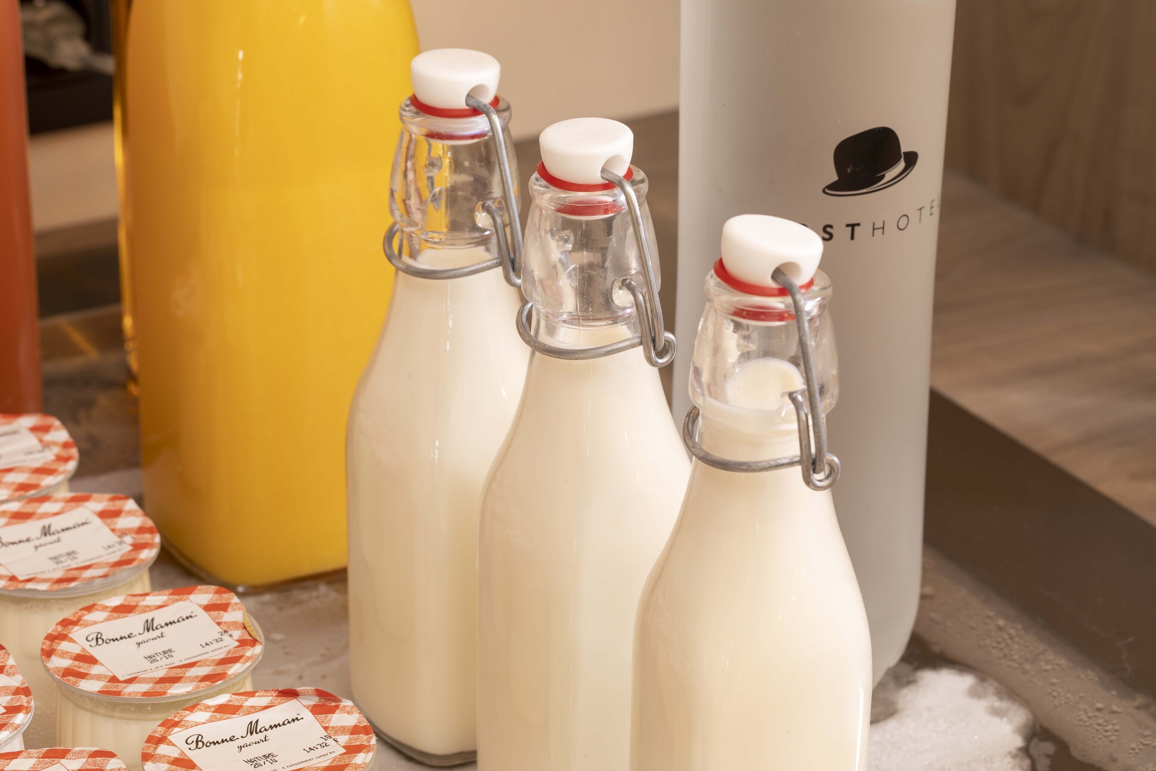 daily cooked-to-order breakfast (eur 18 per person)