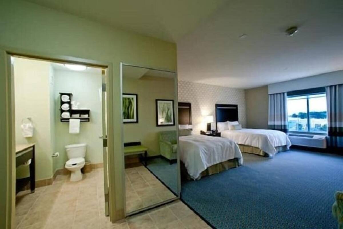 In-room safe, desk, iron/ironing board, free WiFi