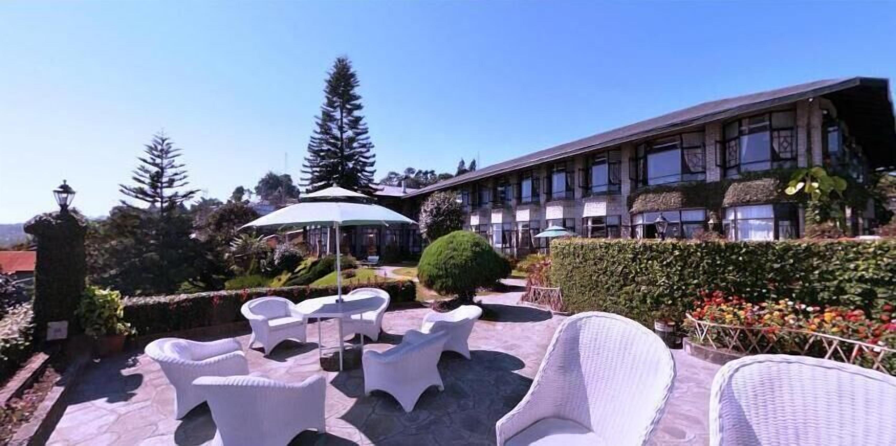 供应早餐、午餐和晚餐