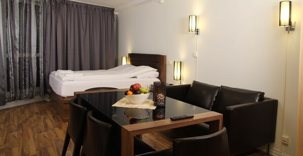 Blendingsgardiner, strykejern/-brett og wi-fi (inkludert)