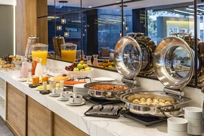 包含每日当地美食早餐